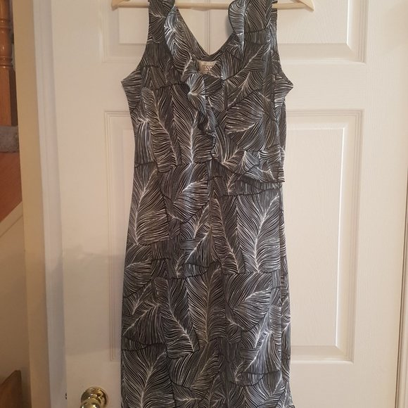 Black and White Dress - Picture 9 of 13